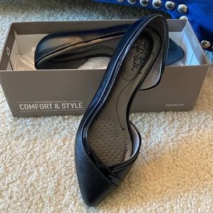 NEW, never worn size 6 1/2 LifeStride Black Dress Shoes
